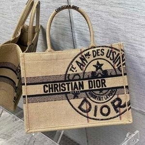 Small size tote Summer Fall Handbag! You will love! New!